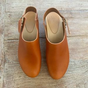 Bryr Suzie Closed Toe Clog , Mid Heel size 11 in Whiskey Leather